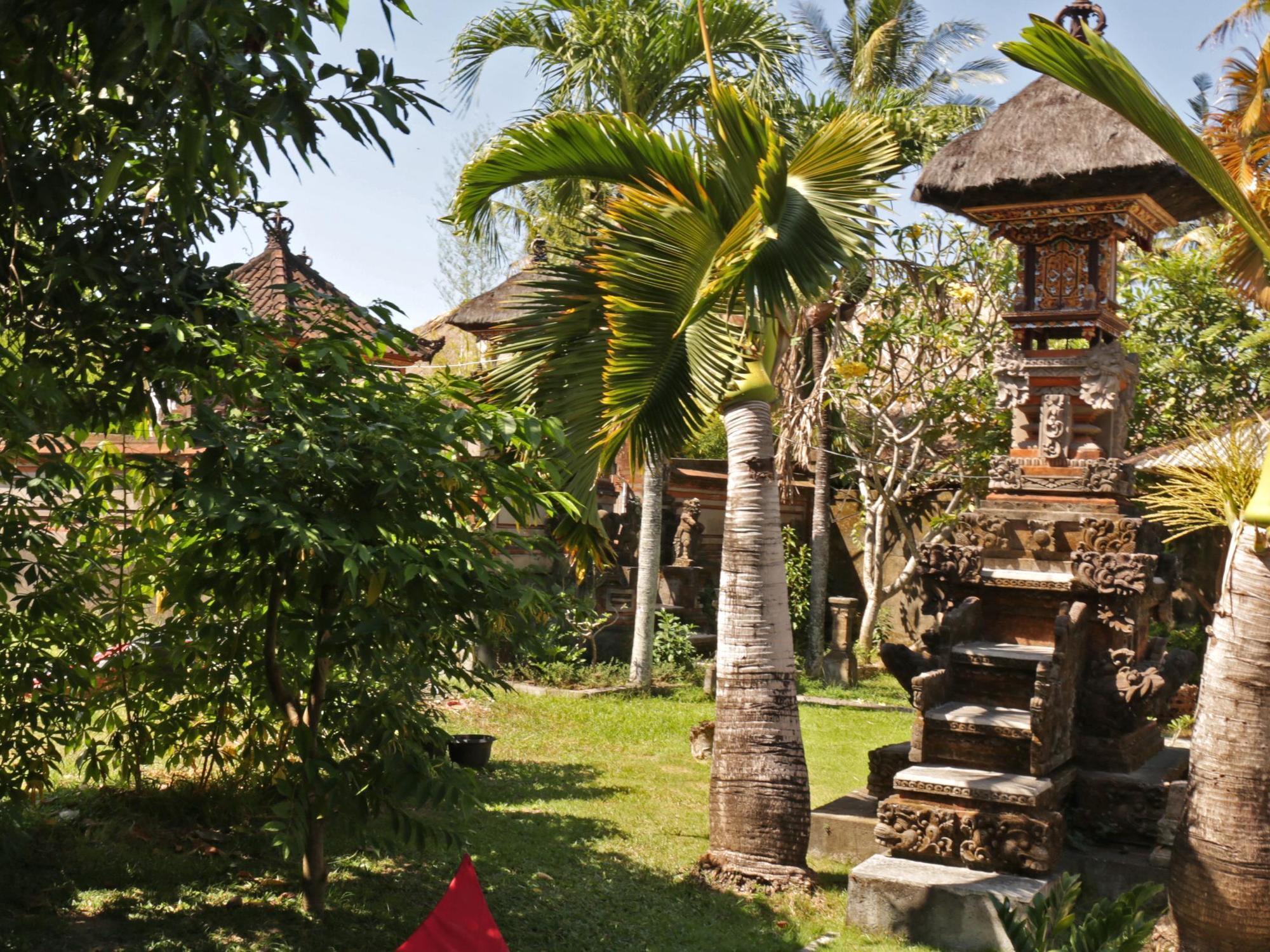 Surfers House Hotel Kuta Lombok Exterior foto