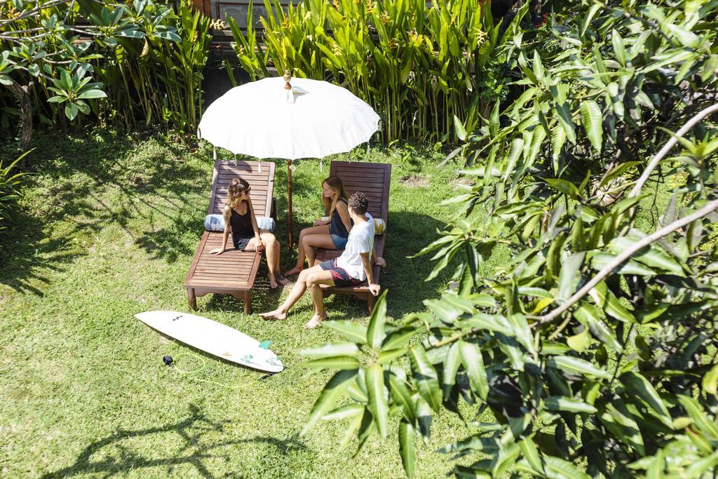 Surfers House Hotel Kuta Lombok Exterior foto