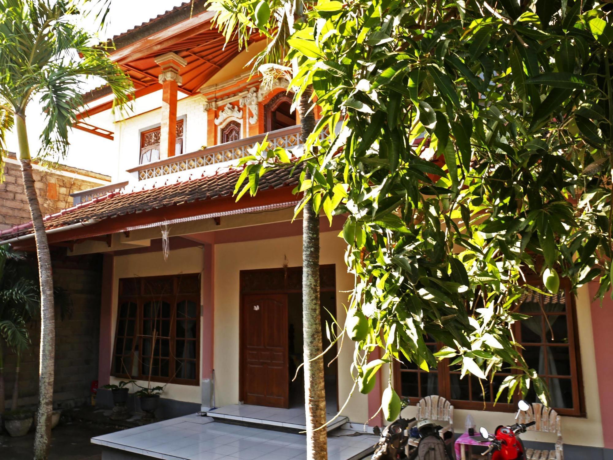Surfers House Hotel Kuta Lombok Exterior foto