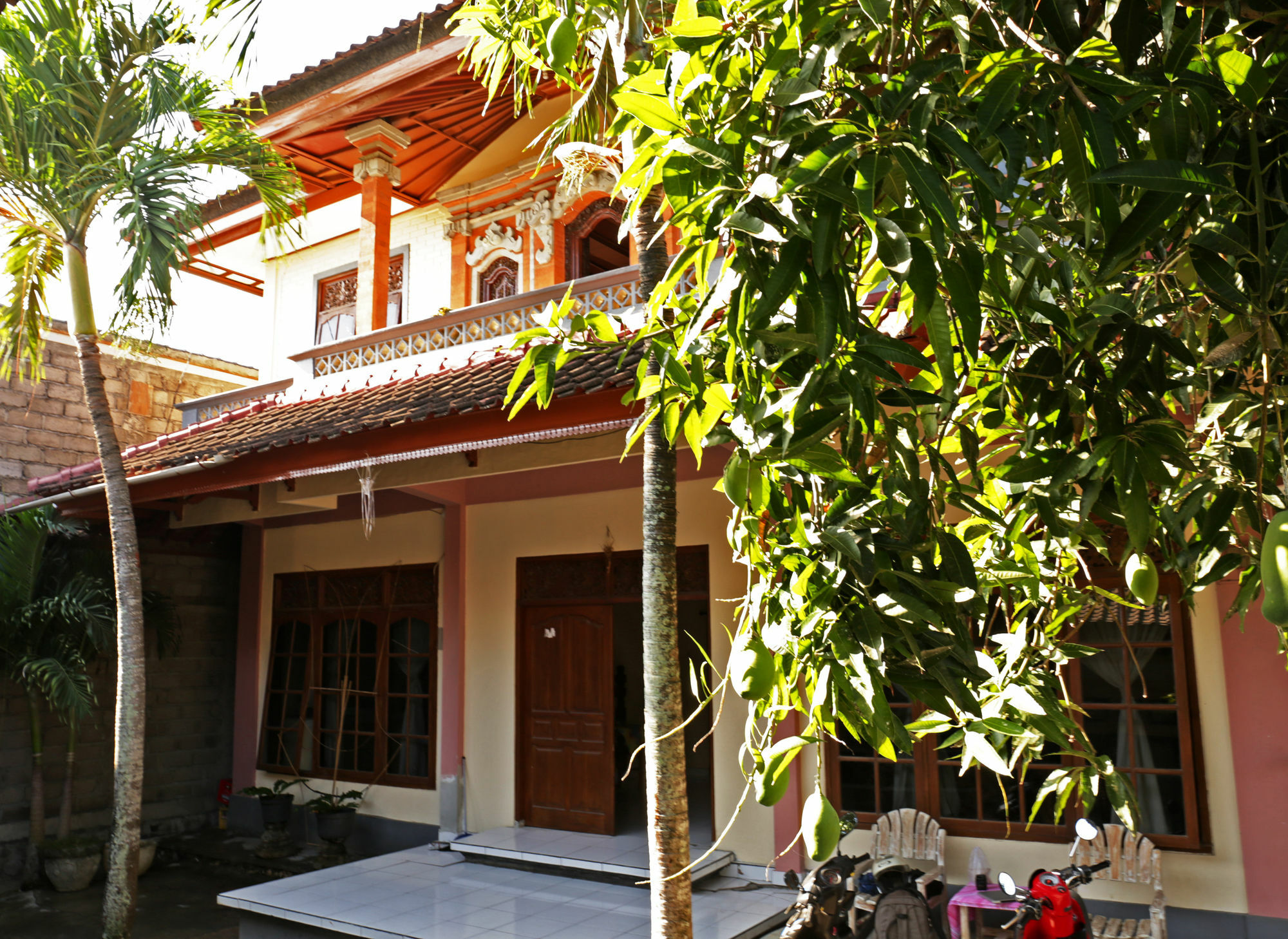 Surfers House Hotel Kuta Lombok Exterior foto